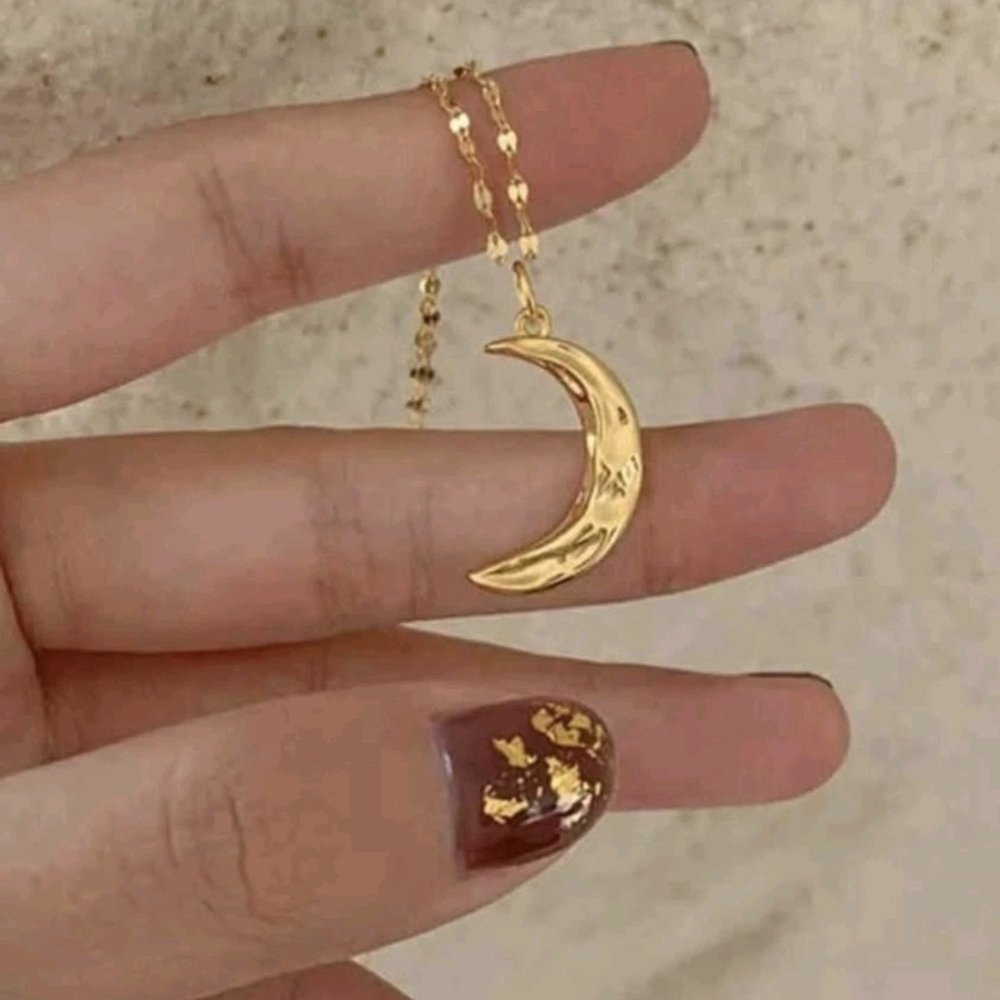 Elegant Gold Crescent Moon Necklace - Picture 2 of 9
